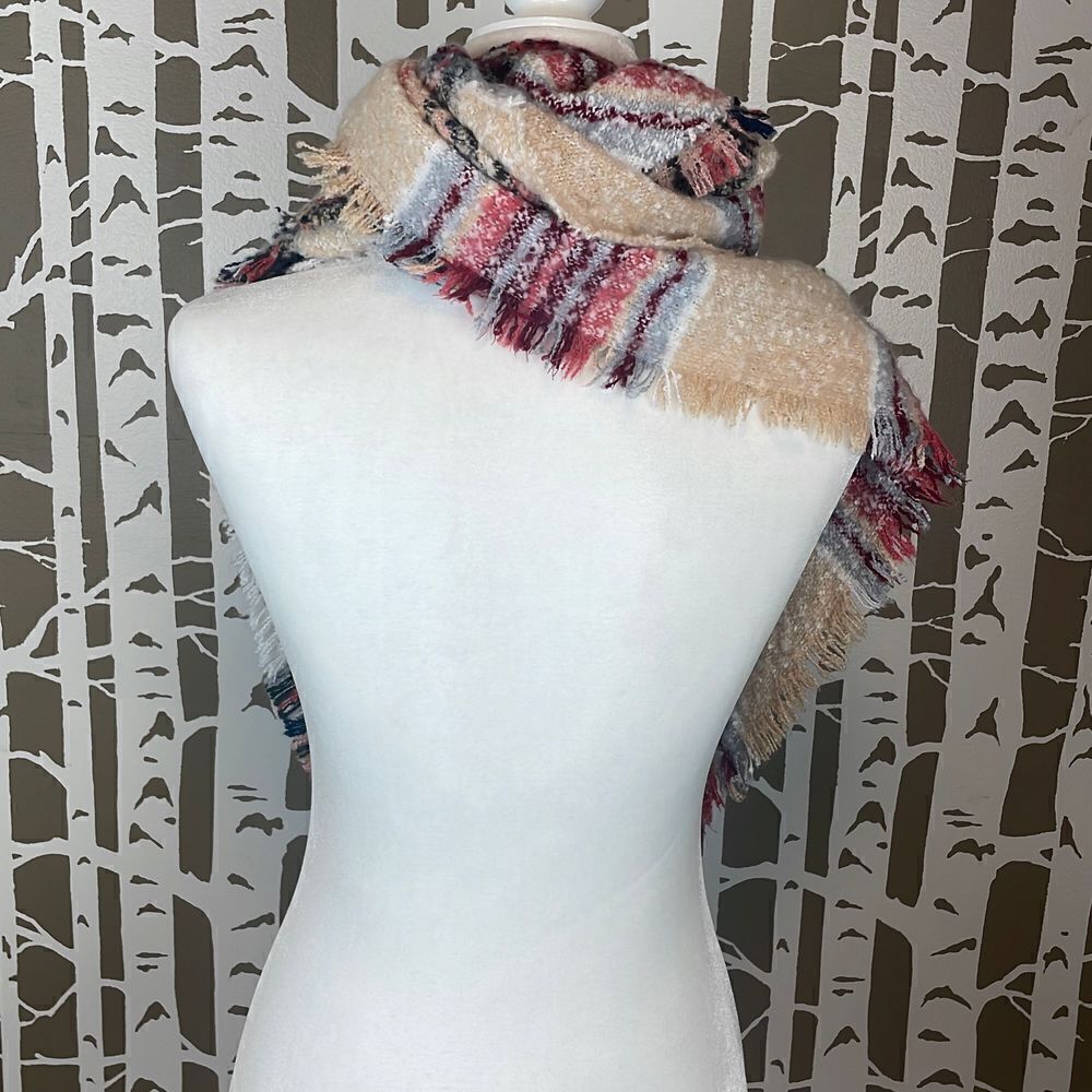 Sonoma Super Soft Plaid Print Fringe Trim Boucle Knit Triangle Scarf OS - Picture 6 of 7